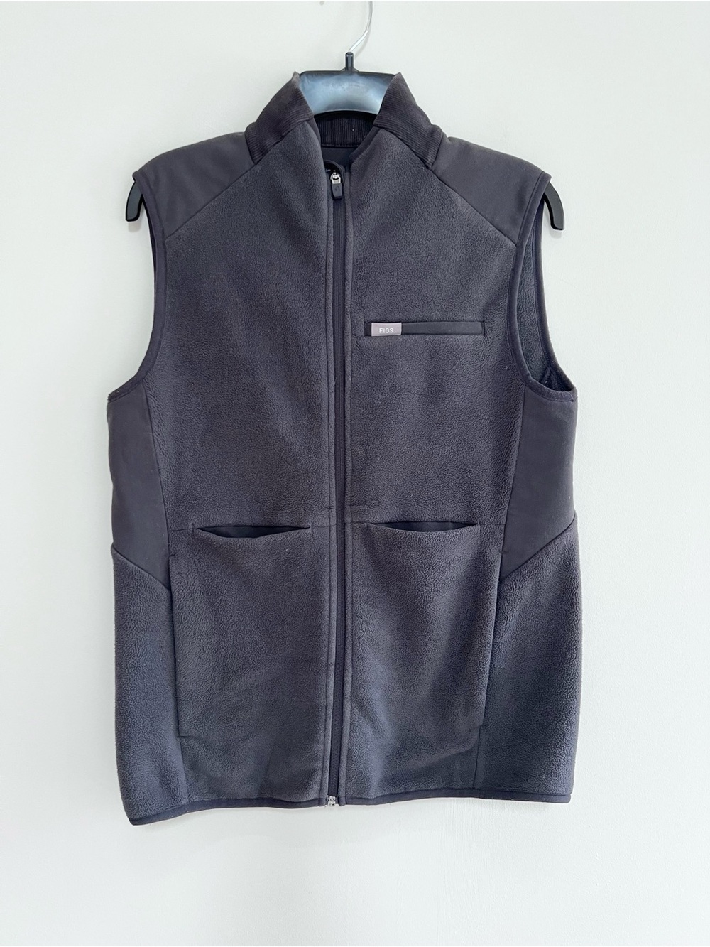 FIGS On Shift Fleece Vest Slim Fit Pockets Charcoal Grey (PO# 1869), size Small